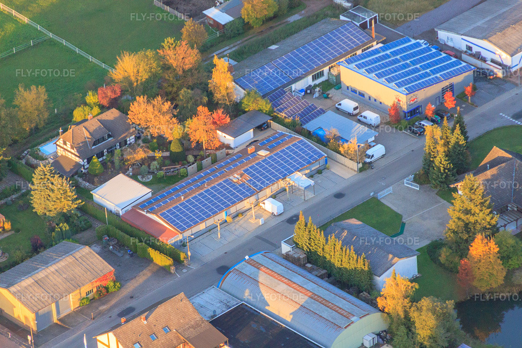 Luftbild: Gewerbegebiet Am Kleinwald mit Bestattung Klaus Werling und Günther Ehrhardt Kellereimaschinen in Herxheim bei Landau im Bundesland Rheinland-Pfalz in Deutschland. Foto: IMG_60711.jpg vom 24.10.2013 durch Werner Riehm/FLY-FOTO.deAuflösung des Originals: 4752 x 3168 pxBestattungen