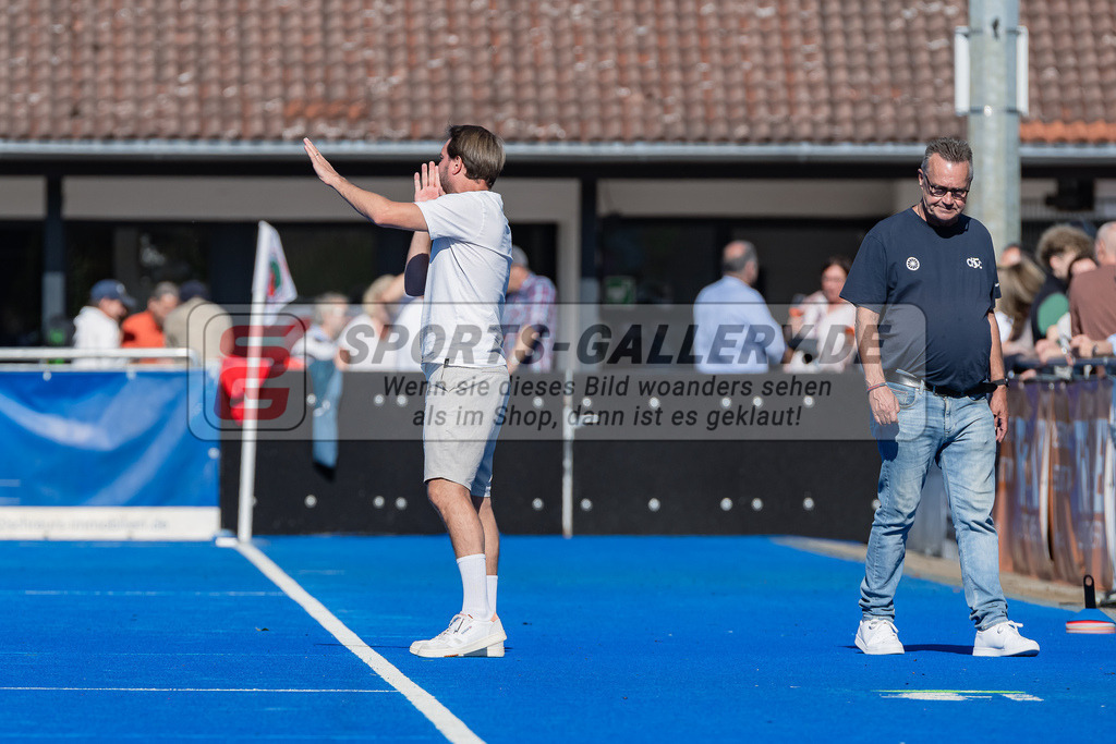HK_20231001_104908 | 1.Bundesliga Herren Crefelder HTC - Harvestehuder THC am 1.10.2023 CHTC, Krefeld , Schmitz Johannes ( Trainer Crefelder HTC )