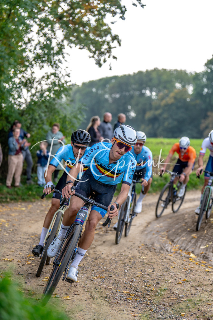 Ralf Eppink Photography 20251012_DSC02856 | Sportfotografie, Eventfotografie, Porträtfotografie, Radsport Fotograf, Triathlon Fotograf, Düsseldorf Fotograf, Köln Fotograf, Actionfotografie, Teamfotografie, Peoplefotografie, Business Portraits, Veranstaltungsfotografie, Reportagefotografie - Realisiert mit Pictrs.com