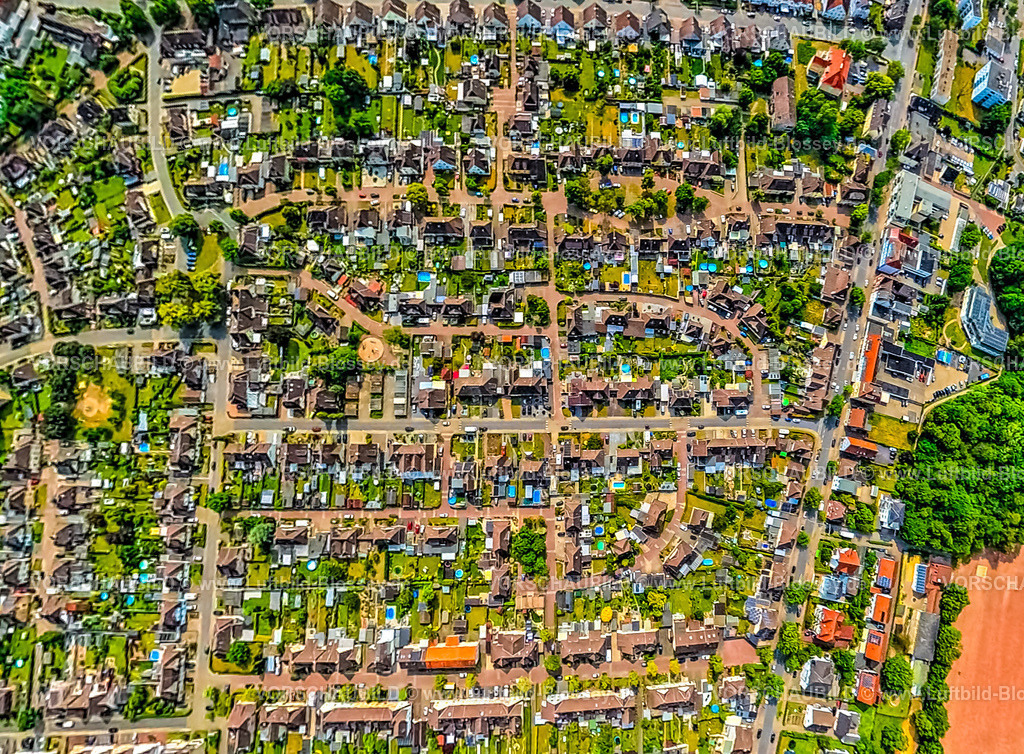 Hamm250600001WerriesMaximilianSiedlung_5Pools-2 | Luftbild, Maximiliansiedlung mit nahezu unzähligen Pools, die bereit stehen für die kommenden Sommerferien, Maximiliansiedlung, Werrirs, Hamm, Nordrhein-Westfalen, Deutschland