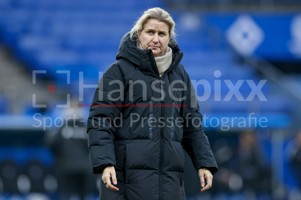 Fussball, Google Pixel Frauen-Bundesliga, Hamburger SV - RB Leipzig | Saskia Breuer (Koordinatorin Frauenfußball, Hamburger SV, HSV) Portrait, Nahaufnahme, Einzelfoto, Einzelbild, DIE DFB-RICHTLINIEN UNTERSAGEN JEGLICHE NUTZUNG VON FOTOS ALS SEQUENZBILDER UND/ODER VIDEOÄHNLICHE FOTOSTRECKEN. DFB REGULATIONS PROHIBIT ANY USE OF PHOTOGRAPHS AS IMAGE SEQUENCES AND/OR QUASI-VIDEO.