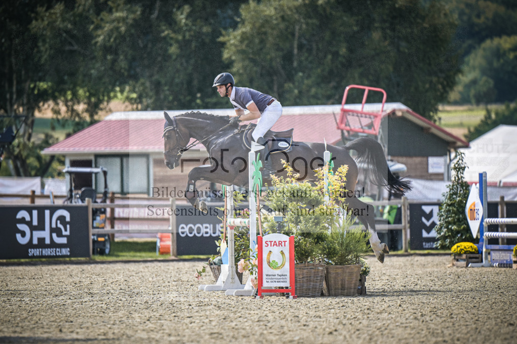 DOS_7770 | Entdecke hochwertige Reitturnierfotos von Foto Oger. Professionell, emotional und authentisch – jetzt Lieblingsmomente im Shop bestellen.Deutschlandweite Turnierfotografie. - Realisiert mit Pictrs.com