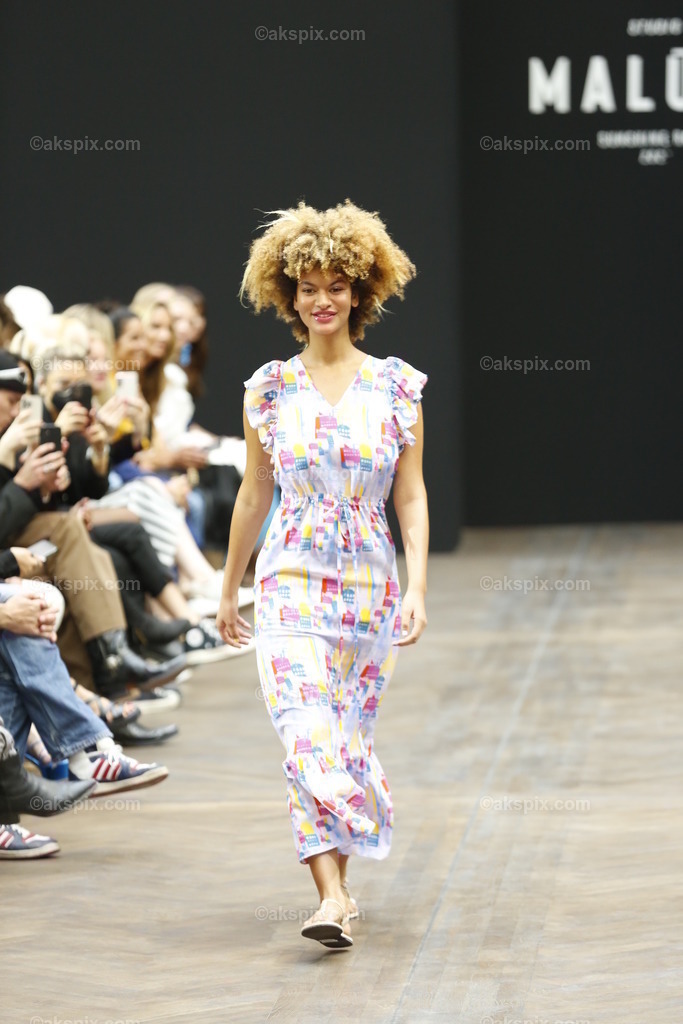 Malūne by Frida Weyer auf der  MBFW Spring/Summer 2023 | Mercedes-Benz Fashion Week (MBFW)  Frühling / Sommer 2023 im Hotel Telegraphenamt Berlin in Berlin-Mitte. Die Kollektionen von Malūne by Frida Weyer auf der MBFW Spring/Summer 2023. Das Bild zeigt Models mit der Kollektion von Malūne by Frida Weyer.