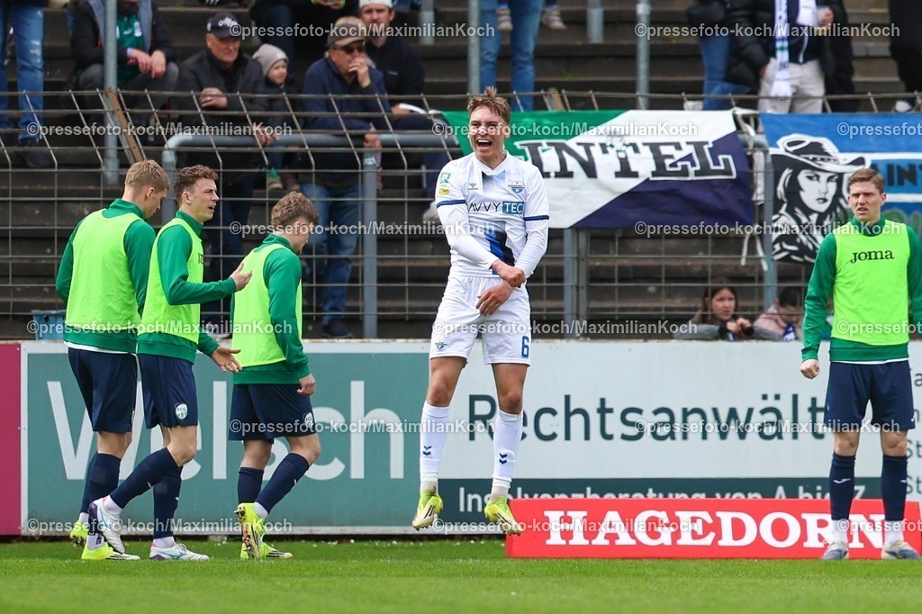 xKWIx12042601030 | 2026.04.12, xkwix, Fußball, Regionalliga West, FC Gütersloh -  SC Paderborn 07 II, Heidewaldstadion (Ohlendorf Stadion im Heidewald), 29.Spieltag, Saison 2025 / 2026: Torjubel beim Tor zum 1:1 durch Julius Bugenhagen (SC Paderborn II #6) DFB regulations prohibit any use of photographs as image sequences and or quasi-video. Photo: xKamilxWilkowskixPressefotoKochx