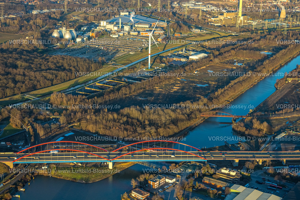 Bottrop251204656 | Luftbild, Rhein-Herne-Kanalbrücke mit rotem Geländer, Sturmhof Kohlehafen, Autobahn A42 Emscherschnellweg, Doppelbogenbrücke an der Stadtgrenze Essen, Stadthafen Essen, Ebel, Bottrop, Ruhrgebiet, Nordrhein-Westfalen, Deutschland