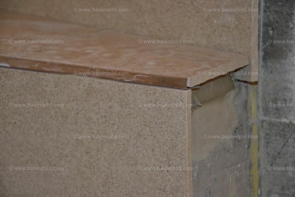 bib-lg21-fliesenlegerarbeiten-0022 | Nach LV-Leistungsgruppen sortierte Detailfotos über den Bau eines Hauses. Alle Hausbau-Bilder direkt vom Urheber und Autor der Website Haus-Selber-Bauen.com