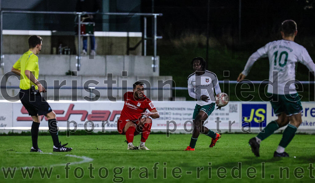 2024-03-28_064_FC_Schwaig_gegen_VfB_Forstinning | Oberding, Deutschland, 28.03.2024:
Fußball, Landesliga Südost 2023 / 2024, 27. Spieltag, FC Schwaig gegen VfB Forstinning, Endergebnis: 2:1

Schiedsrichter Philipp Spateneder, Mohamad Awata (VfB Forstinning, #9), Bilal Ibrahim (FC Schwaig, #6)

Foto: Christian Riedel / fotografie-riedel.net
