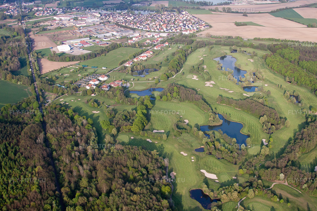 Vue aérienne: Terrain de golf du club de golf de Baden-Baden Soufflenheim à Soufflenheim dans le département Bas Rhin, France – .Photo: IMG_39522.jpg prise le 14/04/2011 par Werner Riehm/FLY-FOTO.eu – Résolution de l'original: 4752 x 3168 px – Golf International Soufflenheim Baden-Baden