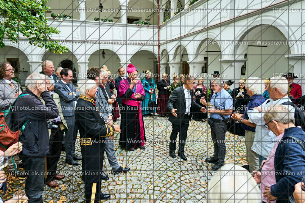 ALP3505_Jeanne de Ferrette_Empfang im Schloss Scheibbs | (C)FotoLois.com, Alois Spandl, 700stes Hochzeitsjubiläum - Albrecht II. mit Johanna von Pfirt in Thann (FR) im März 2024. Empfang des Organistionskommitees aus der Region Ferrette (Pfirt)/Thann aus dem Elsass mit Empfang durch die Stadtgemeinde und Bezirkshauptmannschaft Scheibbs im Schloss Scheibbs und anschließender Kranzniederlegung in der Kartausenkirche über der Krypta des Gründerehepaares durch Mitglieder des Templer Ordens im Beisein von Mitgliedern der Goldhaubengruppen, Fr 22. September 2023.