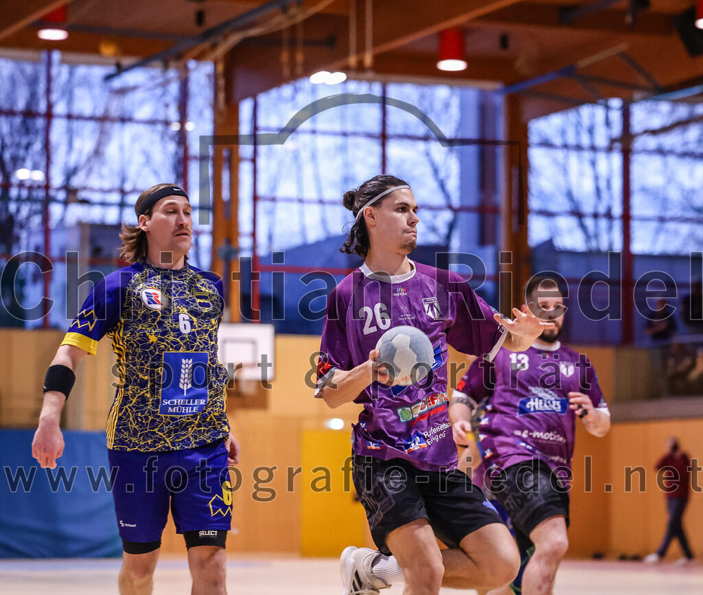 2024-12-14_024_SpVgg_Altenerding_gegen_MTV_Pfaffenhofen | Erding, Deutschland, 14.12.2024:Handball, Bezirksoberliga Männer 2024 / 2025, 10. Spieltag, SpVgg Altenerding gegen MTV Pfaffenhofen, Endergebnis: 32:30Sebastian Aigner (MTV Pfaffenhofen, #6), Luis Leitner (SpVgg Altenerding, #26)Foto: Christian Riedel / fotografie-riedel.net