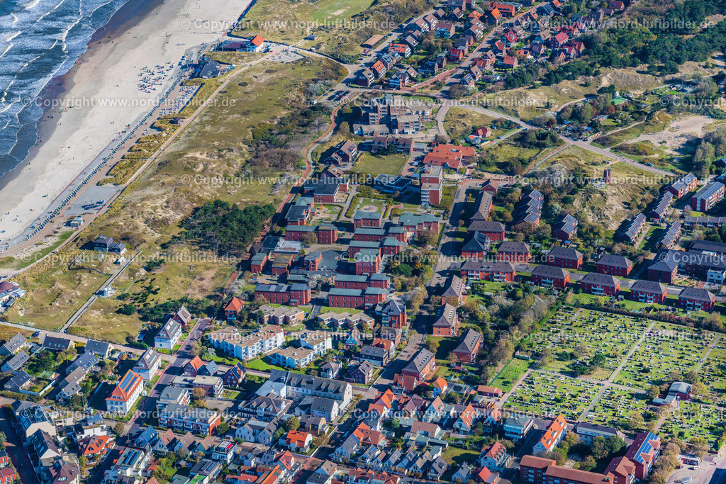 Norderney_Ortsansicht_ELS_5658091022 | NORDERNEY 09.10.2022 Inselbereich Norderney mit dem Ortskern und Uferbereich, Strand  in Norderney im Bundesland Niedersachsen, Deutschland. // Island area Norderney with the village center in Norderney in the state Lower Saxony, Germany. Foto: Martin Elsen
