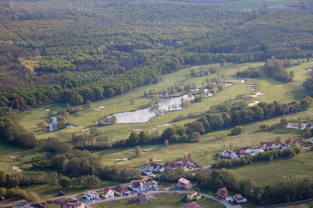 Soufflenheim , Golfclub Soufflenheim Baden-Baden | Luftbild: Soufflenheim , Golfclub Soufflenheim Baden-Baden in Soufflenheim im Bundesland Bas-Rhin in Frankreich. Foto: IMG_39484.jpg vom 14.04.2011 durch Werner Riehm/FLY-FOTO.de - Realisiert mit Pictrs.com