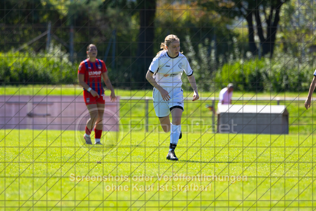 20260906_122403_0250_(c)_by_PhotoPeet | #,1.FC Donzdorf (weiß) vs. 1.FC Heidenheim 1846 (rot), Fußball, Frauen-Verbandspokal Gruppe 2, 2. Runde, Saison 2026/2027, Rasenplatz Lautertal Stadion, Süßener Straße 16, 73072 Donzdorf, 06.09.2026 - 11:00 Uhr,Foto: PhotoPeet / Sport- &amp; Eventfotografie / Peter Harich