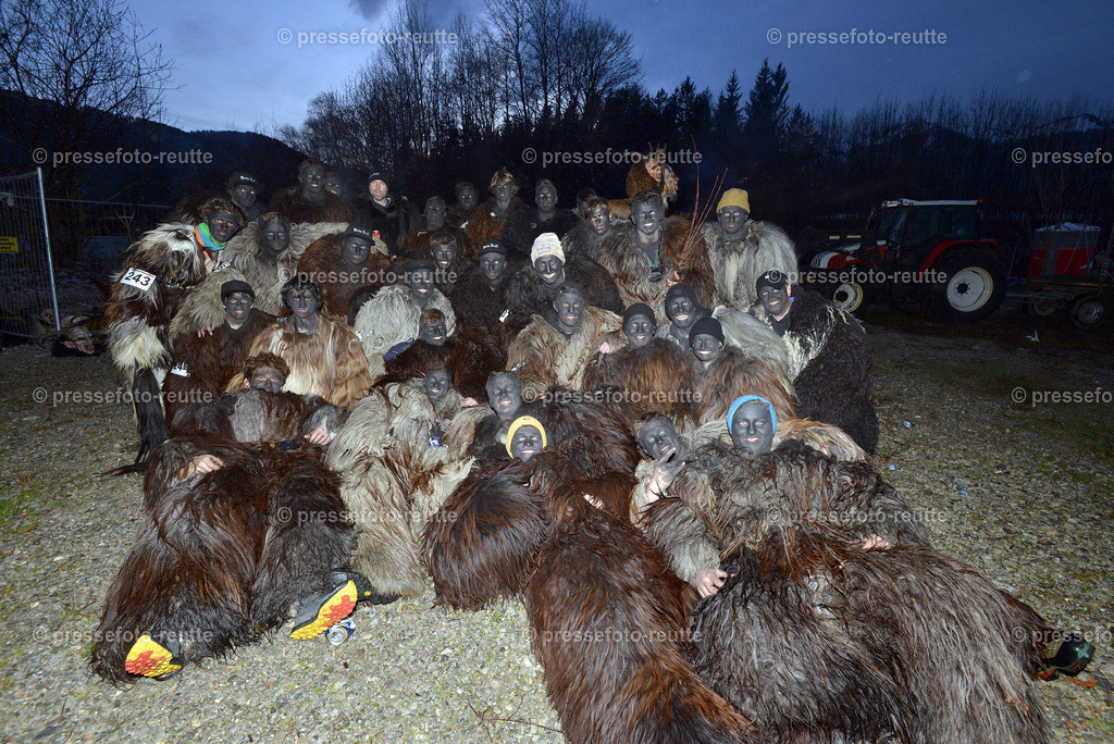 news-2022-Dez03-Krampusumzug-Reutte-WTV_5542 | Info aus dem Bezirk Reutte/Ausserfern Tirol sowie eine umfangreiche Bilddatenbank über die gesamte Region: Lechtal, Talkessel Reutte, Tannheimertal, Zwischentoren. Lech, Plansee, Zugspitze, Grenztunnel, B179, Fernpassstraße, Verkehr, Lawinen, Tradition, - Realisiert mit Pictrs.com