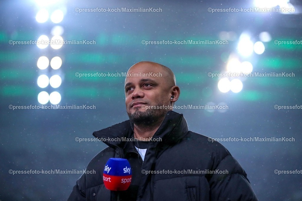 BMG11012501014 | 11.01.2025, Fußball, Borussia Mönchengladbach - FC Bayern München, 1. Fußball Bundesliga, Borussia-Park, Saison 2024 2025: Trainer Vincent Kompany (Cheftrainer Bayern)DFB regulations prohibit any use of photographs as image sequences and or quasi-video.