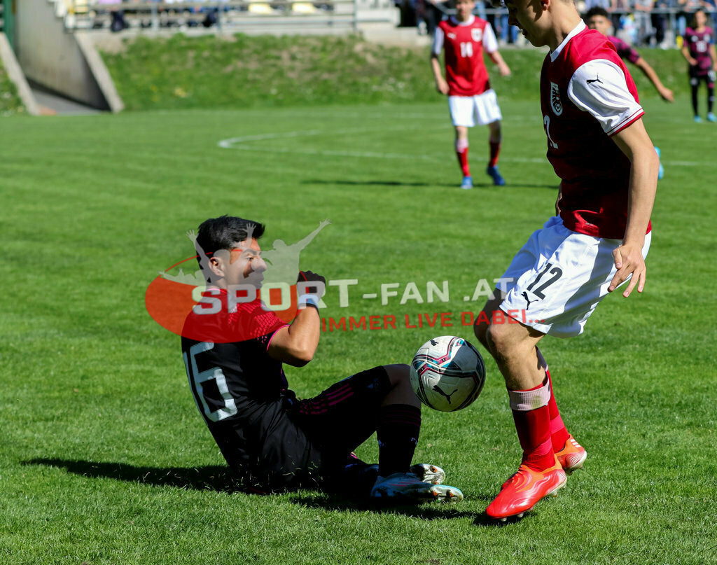 AUSTRIA U15 - MEXICO U15 | Jesus Torres (Mexico #16) ILIA IVANSCHITZ (Austria #12) ; AUSTRIA U15 - MEXICO U15 am 29.04.2022 in Arnoldstein
(Sportplatz), AUSTRIA, (Photo by Ernst Krawagner sport-fan.at) - Realisiert mit Pictrs.com