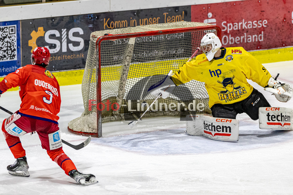EC Peiting vs Stuttgart REBELS SEC | Eishockey Oberliga Süd 2023/2024, EC Peiting vs Stuttgart REBELS SEC, 20231219,
Tor Brett OUDERKIRK (ECP 9),
2023-12-19 in Peiting (Eisstadion)
9 Brett OUDERKIRK (ECP 9), 1 Jonas GÄHR (REBELS Goalie 1)
Copyright: WolfgangxLindner