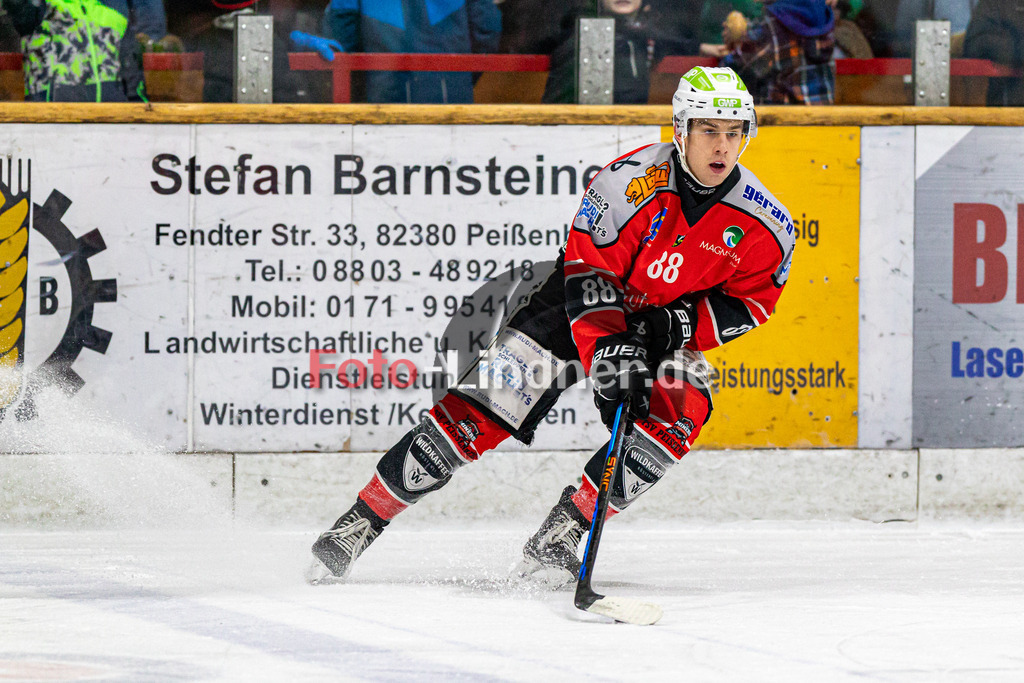 TSV Peißenberg Miners vs TSV Erding Gladiators | Eishockey Bayernliga 2023/2024, TSV Peißenberg Miners vs TSV Erding Gladiators, 20240107,
Zackary BROSS (Miners 88) in Aktion,
2024-01-07 in Peißenberg (Eisstadion)
88 Zackary BROSS (Miners 88)
Copyright: WolfgangxLindner foto-lindner.de