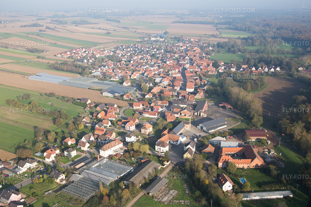 Aerial view: View of the town in Niederrœdern in the state Bas-Rhin, France.Photo: IMG_075661.jpg taken on 11/01/2014 by Werner Riehm/FLY-FOTO.comResolution of the original: 5195 x 3464 px