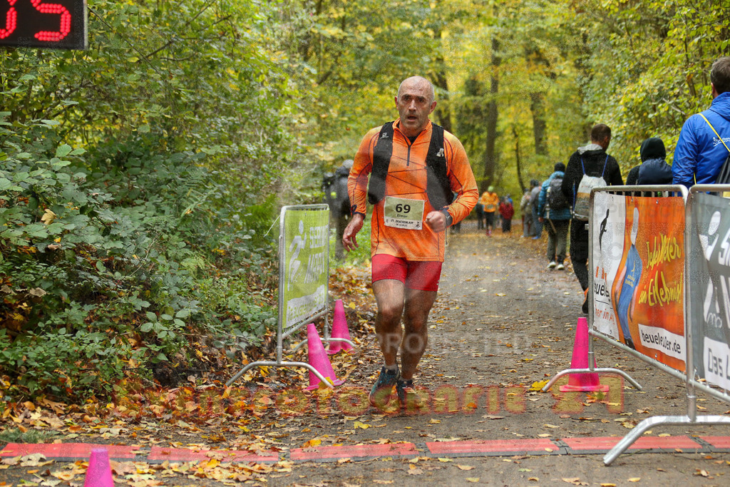 251026_1324_EX1_3385 | Sportfotografie im Rhein-Sieg Kreis, Köln, Bonn, NRW, Rheinland Pfalz, Hessen, etc. Unser Tätigkeitsfeld umfasst den Laufsport vom Volkslauf über den Marathon, Duathlon, Triathon bis zum Ultralauf wie Kölnpfad Ultra oder Schindertrail.