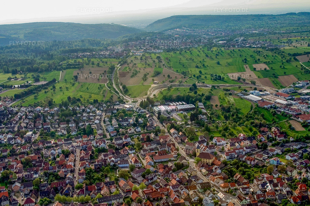 Luftbild: Ettlinger Straße im Ortsteil Langensteinbach in Karlsbad im Bundesland Baden-Württemberg in Deutschland. Foto: IMG_2004.jpg vom 14.05.2006 durch Werner Riehm/FLY-FOTO.de