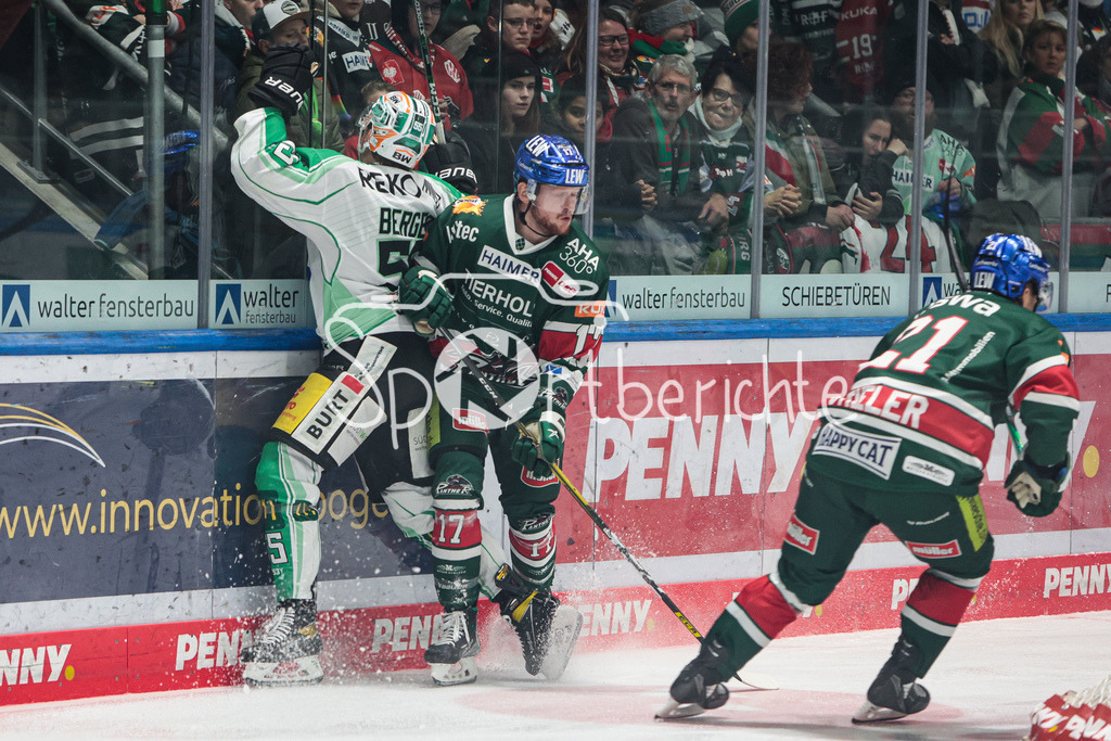 Augsburger Panther - Bietigheim Steelers | v. l. Chase BERGER (SCB #55), Ryan KUFFNER (AEV #17) und David STIELER (AEV #21)