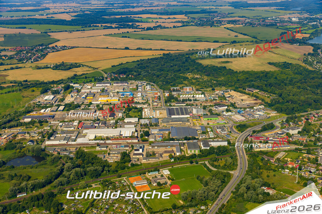 Schrägluftbild    Schwerin - Das Luftbild wurde 2025 vom UL-Flugzeug heraus erstellt (ohne Drohne- keine Drohnenaufnahme ) - Hochauflösende Luftaufnahme -Nicht vergleichbar mit Google Maps oder Satelittenbilder- Die Geschenkidee !Mit Lizenz und Bildrechte bestellbar