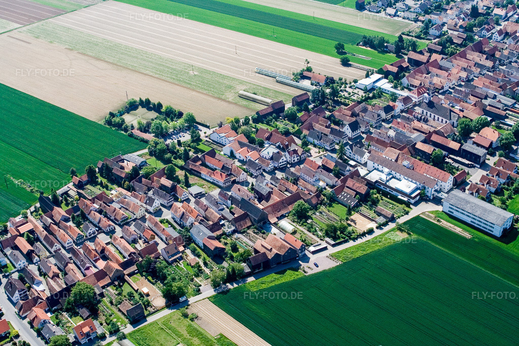 Luftbild: Ortsansicht von Nordosten im Ortsteil Hayna in Herxheim im Bundesland Rheinland-Pfalz in Deutschland. Foto: IMG_2296.jpg vom 03.06.2006 durch Werner Riehm/FLY-FOTO.de