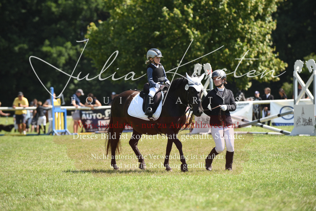 DSC_9865 | Pferde- und Turnierfotografie in Westsachsen. Pferdeportraits, Auftragszeichnungen und intuitive Kunst.