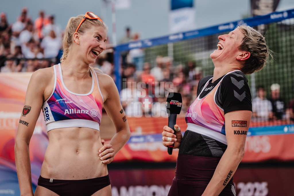 Beachvolleyball | Frauen | Allianz German Beach Tour 2025 | Tourstop Bremen | 15.06.2025 | v.l. Nele Barber und Melanie Gernert im Interview nach dem Turniersieg
