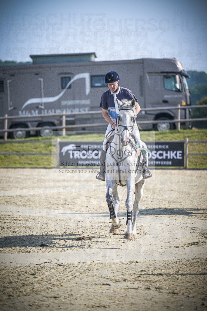 DOS_0203 | Entdecke hochwertige Reitturnierfotos von Foto Oger. Professionell, emotional und authentisch – jetzt Lieblingsmomente im Shop bestellen.Deutschlandweite Turnierfotografie. - Realisiert mit Pictrs.com