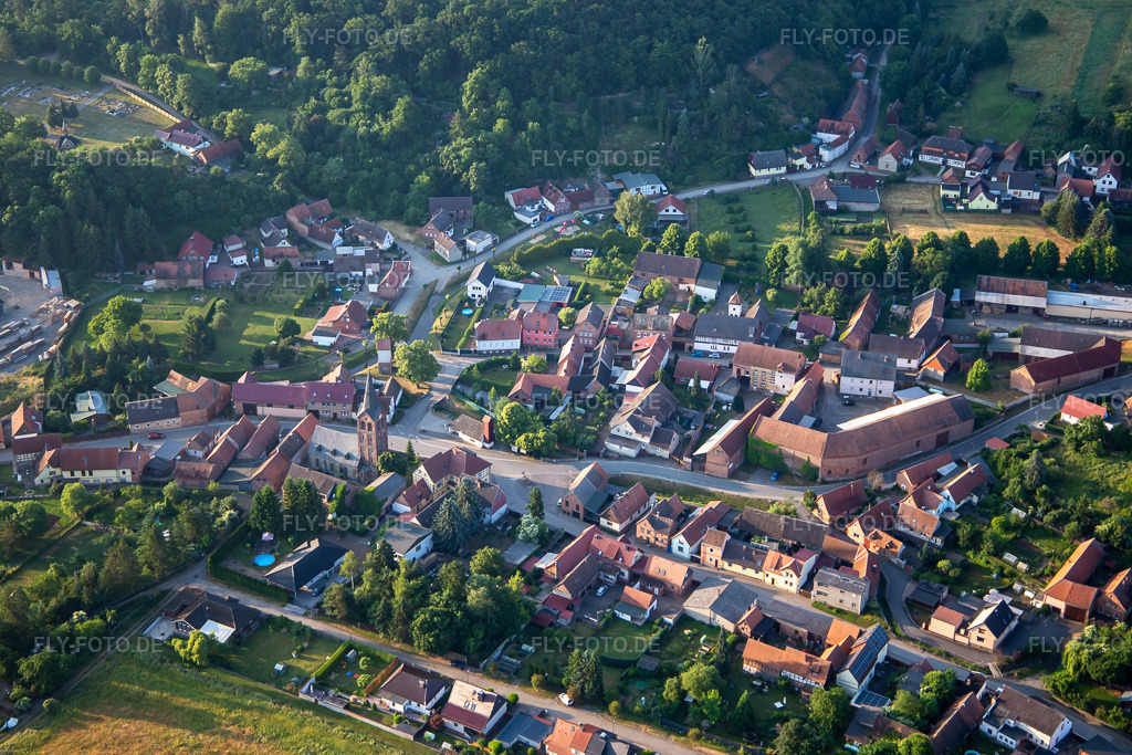 Luftbild: Steinklippe im Ortsteil Stangerode in Arnstein im Bundesland Sachsen-Anhalt in Deutschland. Foto: IMG_136654.jpg vom 18.06.2023 durch Werner Riehm/FLY-FOTO.de