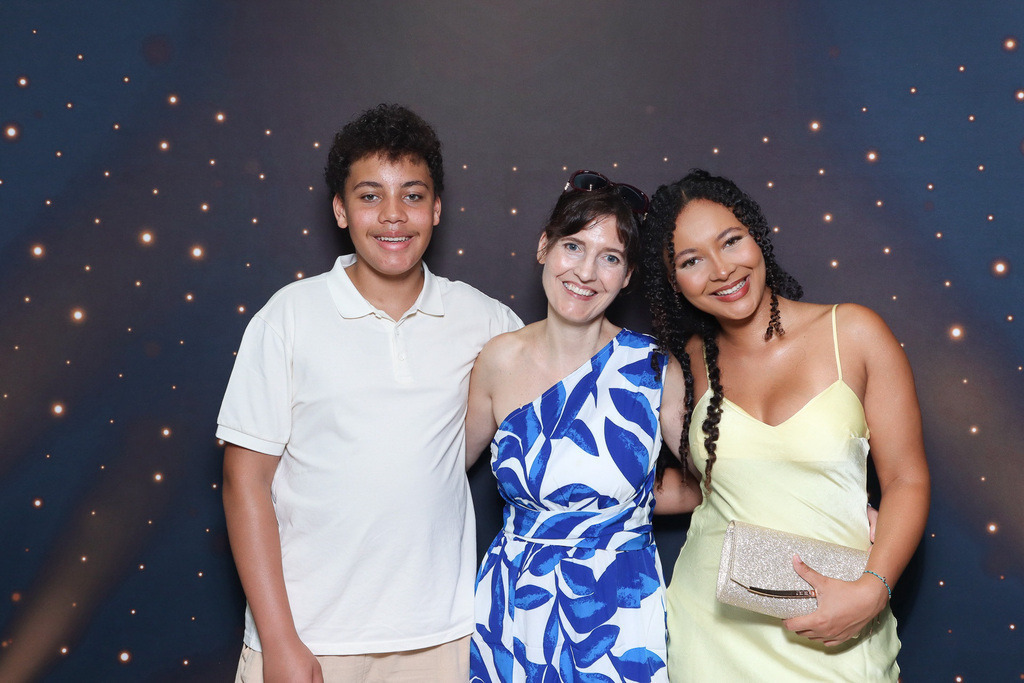ZD260628112736-140 | Fotoshop von zweidimensional Fotografie. Ihr Fotograf im Aargau. Abzüge von Ihrem Fotobox Event bestellen.Abzüge von Ihrem Hochzeit bestellen.Abzüge von Ihrem Schulfotograf bestellen.