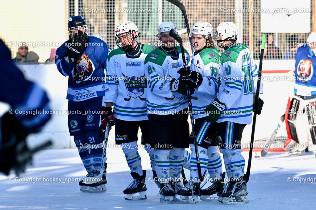 EC Tigers Paternion vs. EC FELD AM SEE/DSG LEDENITZEN | Jubel EC FELD AM SEE/DSG  Mannschaft, #98 Tschuitz Dominik EC FELD AM SEE Ledenitzen, #21 Moser Sandro EC FELD AM SEE Ledenitzen, #10 Ahammer Benjamin EC FELD AM SEE Ledenitzen, EC Tigers Paternion vs. EC FELD AM SEE/DSG LEDENITZEN, EC Tigers Paternion vs. EC FELD AM SEE/DSG LEDENITZEN am 04.01.2026 in Paternion (Eislaufplatz Paternion), Austria, (Photo by Bernd Stefan)