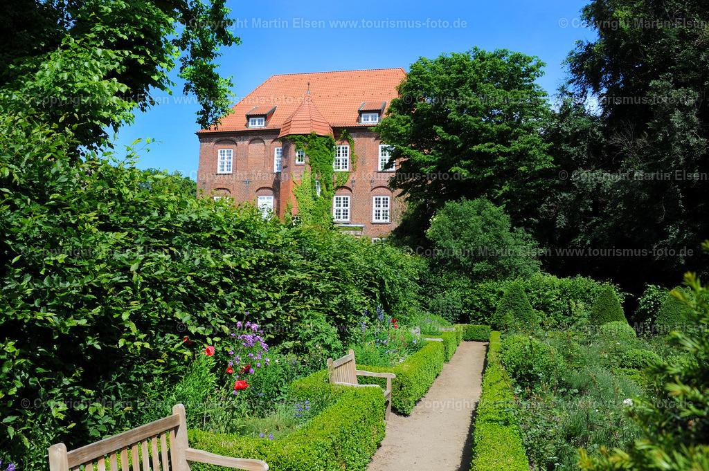 Agathenburg_ELS_4685153058aa | Agathenburg - Aufnahmedatum: 02.06.2011, Aufnahmehöhe:  m, Koordinaten:  - , Bildgröße: 4256 x  2832 Pixel - Copyright 2011 by Martin Elsen, Kontakt: Tel.: +49 157 74581206, E-Mail: info@schoenes-foto.deSchlagwörter: - Realisiert mit Pictrs.com