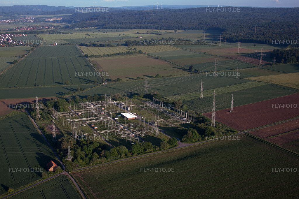 Luftbild: Umspannwerk Grohnde in Emmerthal im Bundesland Niedersachsen in Deutschland. – Foto: IMG_65045.jpg vom 23.05.2014 durch Werner Riehm/FLY-FOTO.de – Auflösung des Originals: 4752 x 3168 px