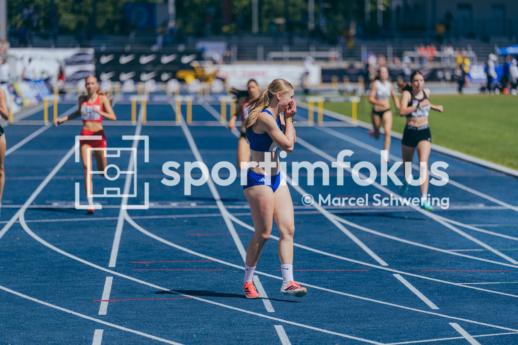 DM U23 U18 Bochum 2026 | Lina Oberschachtsiek (SSF Bonn), Startnummer 960 über 400 Meter Hürden bei den Deutschen Meisterschaften der U18 &amp; U23 2026 im Lohrheidestadion in Bochum-Wattenscheid. - Realisiert mit Pictrs.com