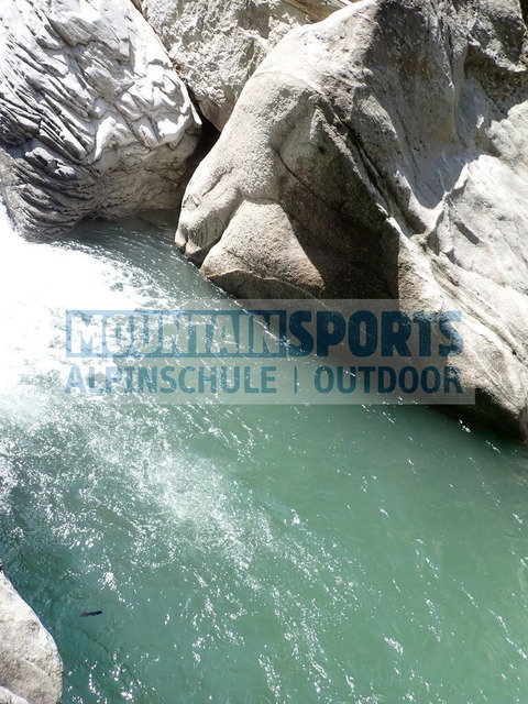 P8120173 | Bestelle die Bilder deines Berg- oder Wasser-Abenteuers mit Mountain Sports bequem von zu Hause aus direkt über unseren Online Fotoshop von pictrs.com. - Realisiert mit Pictrs.com