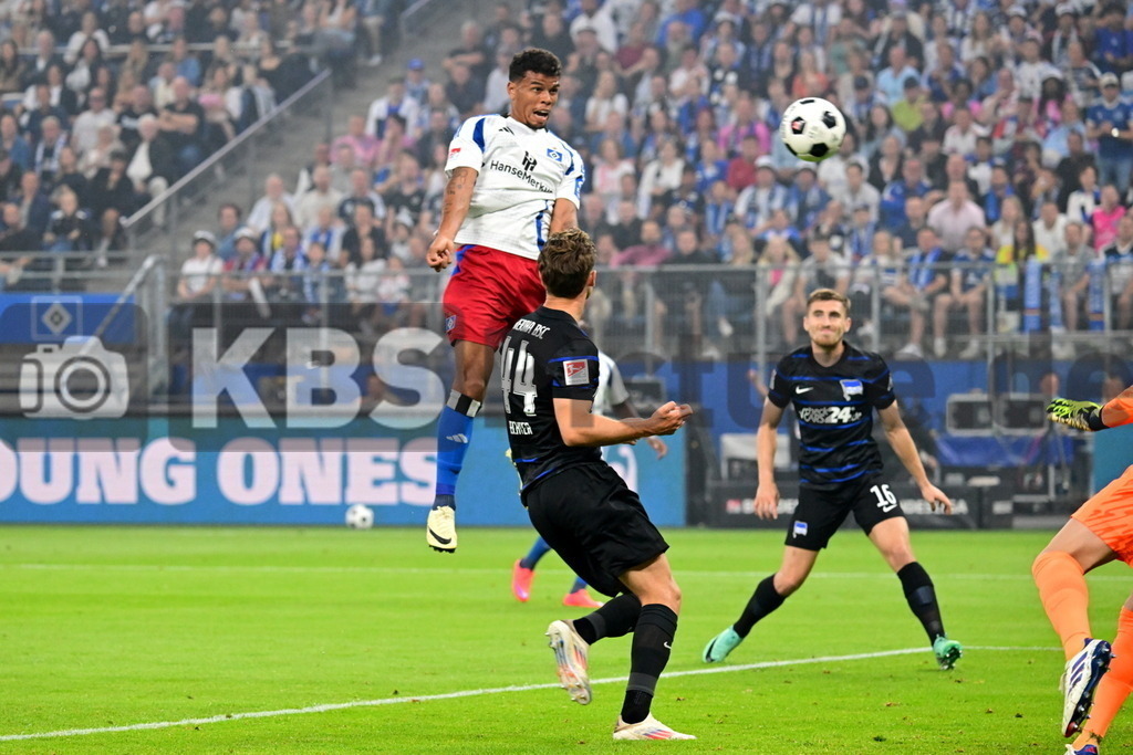 KBS Picture_HSV-HerthaBSC_004 | Koenigsdoerffer Ransford-Yeboah (HSV) koepft hier das 1:0 gegen Gechter Linus (Hertha BSC) ,Sportplatz :  Volksparkstadion, - Realisiert mit Pictrs.com