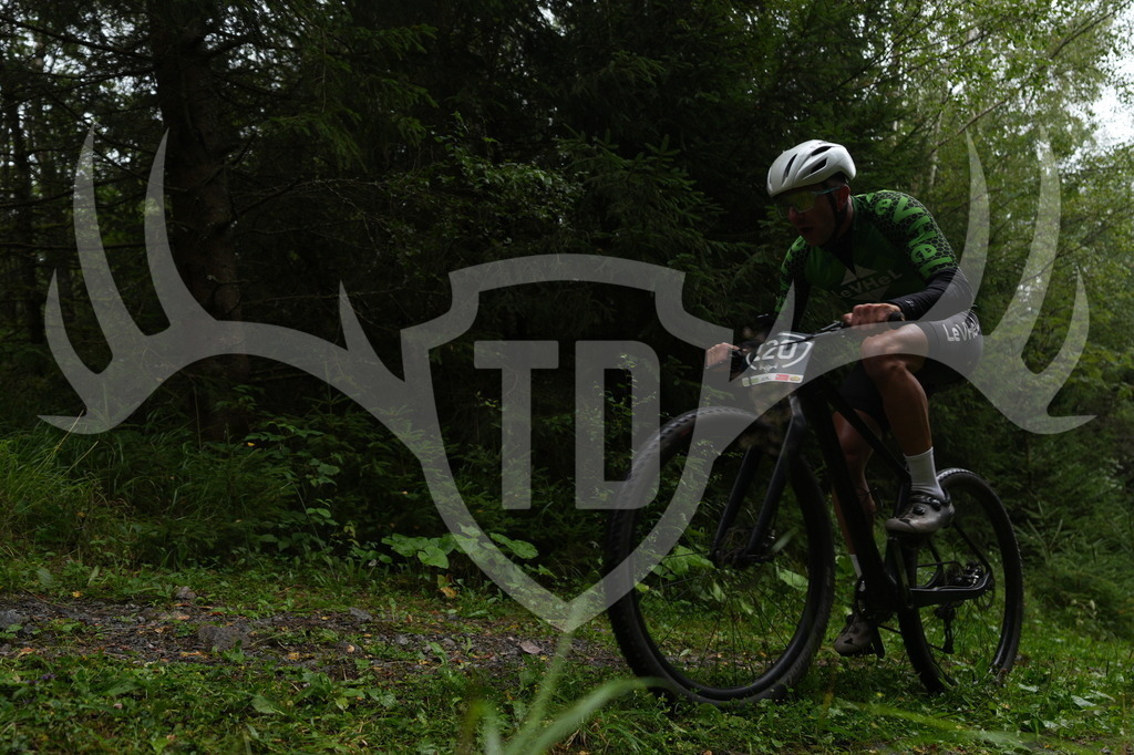 A6703336 | Fotogalerie der Treibjagd im Dunkelwald - Dein MTB Etappenrennen im Erzgebirge - Realisiert mit Pictrs.com