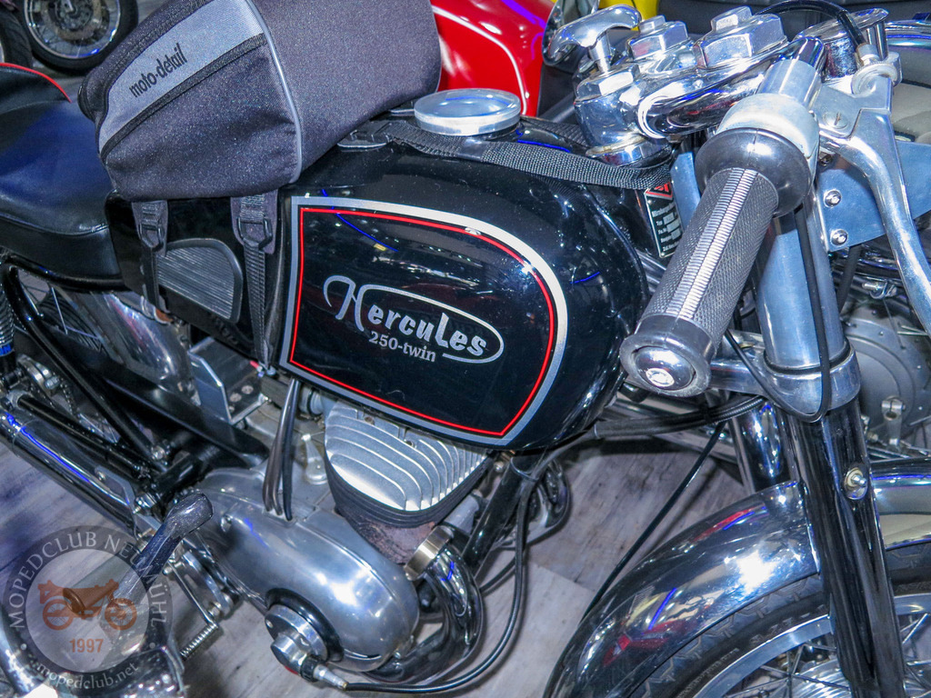 MopedmuseumNeumühl_151023_042 | Bildergalerie von Sport-Ereignissen aber auch von weiteren spannenden Dingen - nicht nur vom Niederrhein. In Anlehnung an den bekannten Spruch von Hanns Dieter Hüsch heißt das Motto: "Niederrhein ist überall".  - Realisiert mit Pictrs.com