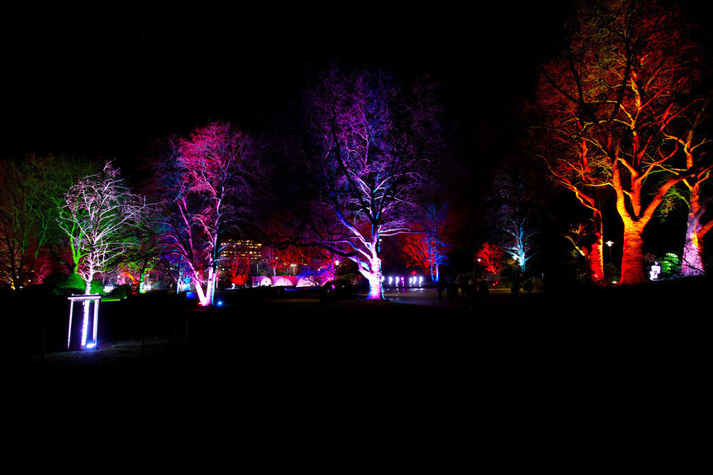 Parkleuchten_GrugaEssen24_05 | Bildergalerie von Sport-Ereignissen aber auch von weiteren spannenden Dingen - nicht nur vom Niederrhein. In Anlehnung an den bekannten Spruch von Hanns Dieter Hüsch heißt das Motto: "Niederrhein ist überall".  - Realisiert mit Pictrs.com