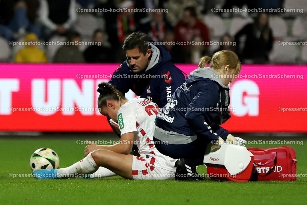 xSSC28032501025 | 28.03.2025, xsscx, Frauen Fußball, 1. FC Köln - FC Carl Zeiss Jena, 1. Fußball Bundesliga, Franz-Kremer-Stadion, Saison 2024 2025: Vanessa Leimenstoll (1. FC Köln 29) wird auf dem Platz behandelt DFB regulations prohibit any use of photographs as image sequences and or quasi-video.