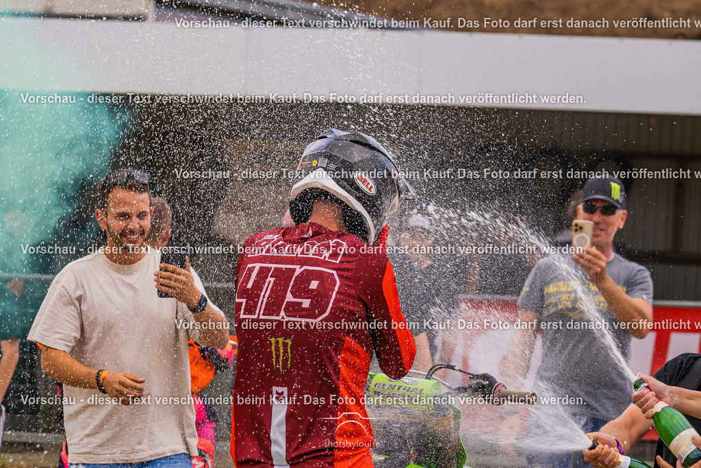 09_21_LM_Schenkenhorst-3394 | Sportfotografin aus Berlin-Brandenburg mit Fokus auf Motocross. Ich halte deine sportliche Leistung und echte Emotionen auf und neben der Strecke professionell fest. Entdecke die Fotos von deinem Rennen und bestelle sie direkt hier im Shop.