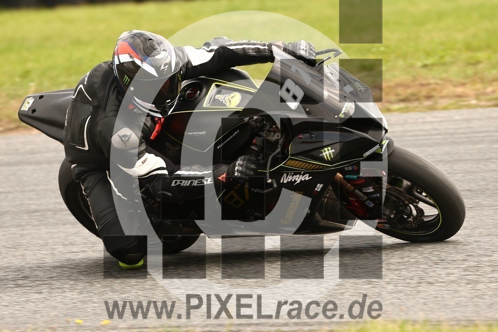 0087-20250908_10972 | Schöne Erinnerungen an spannende Momente - das festzuhalten ist unser Job. PIXELrace.de ist seit 2003 auf den Rennstrecken Europas unterwegs um die Action draußen beim Fahren und die wunderbare Stimmung imm Fahrerlager für euch einzufangen.