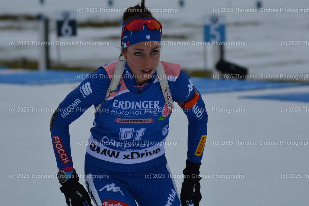 IBU WC Biathlon Oberhof 2018 | VITTOZZI Lisa (ITA) verlaesst den Schiessstand; IBU WC Biathlon Oberhof 2018, 10 km Verfolgung der Frauen am 06.01.2018 in der DKB Ski Arena in Oberhof, (Deutschland) - Realisiert mit Pictrs.com