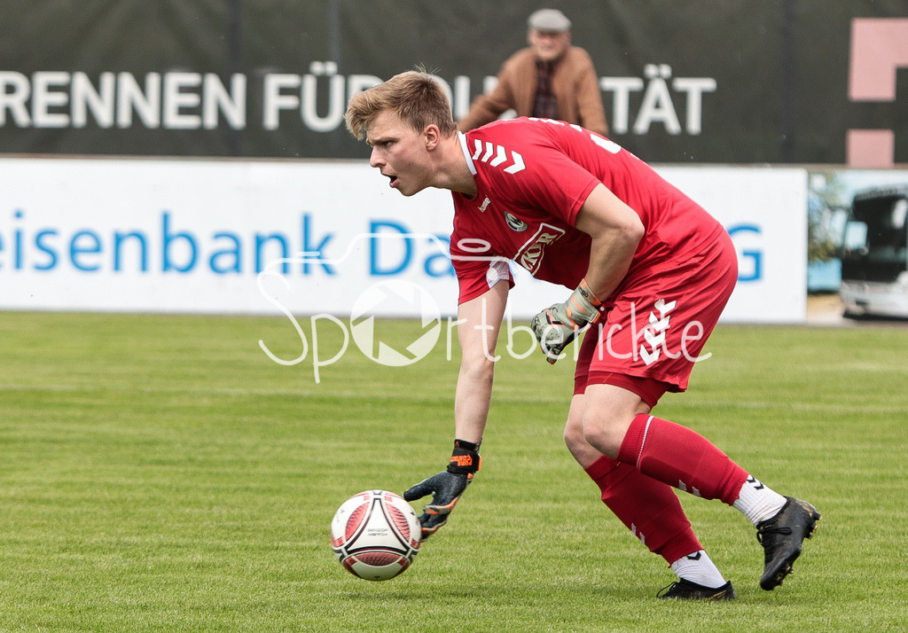 FC Pipinsried - SV Wacker Burghausen | Wacker Keeper Fabian STAPFER (SVW #37) in Aktion / Freisteller / Einzelfoto