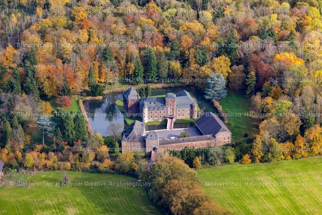 Luftbild Jülich-7078 | LuftbildfotografieGebäude und Schloßpark- Anlagen des Wasserschloß " Schloss Kellenberg " an der Straße Steinweg in Jülich im Bundesland Nordrhein-Westfalen, Deutschland - Realisiert mit Pictrs.com