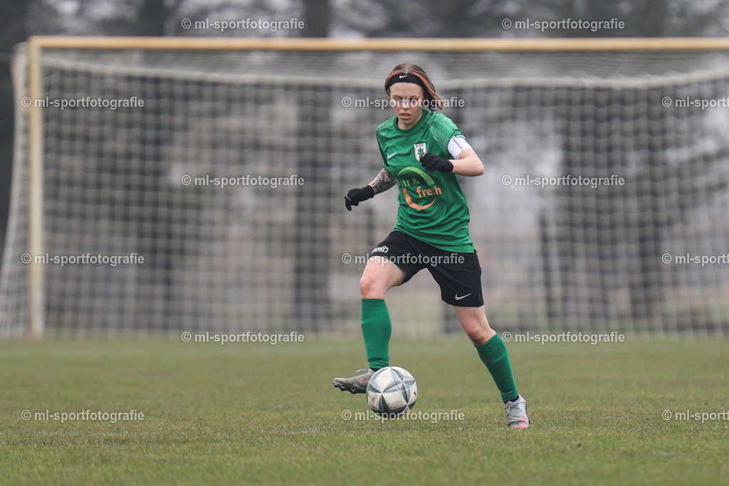 Fußball I Frauen I Saison 2025/2026 I Oberliga Schleswig-Holstein I 12. Spieltag I SV Frisia 03 Risum-Lindholm - Eichholzer SV | ml-sportfotografie - Realisiert mit Pictrs.com