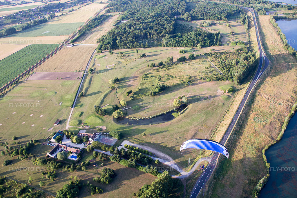 Vue aérienne: Golf de la Carte à Chouzy-sur-Cisse dans le département Loir et Cher, France. Photo: IMG_082461.jpg prise le 20/06/2015 par Werner Riehm/FLY-FOTO.eu – Résolution de l'original: 5472 x 3648 px